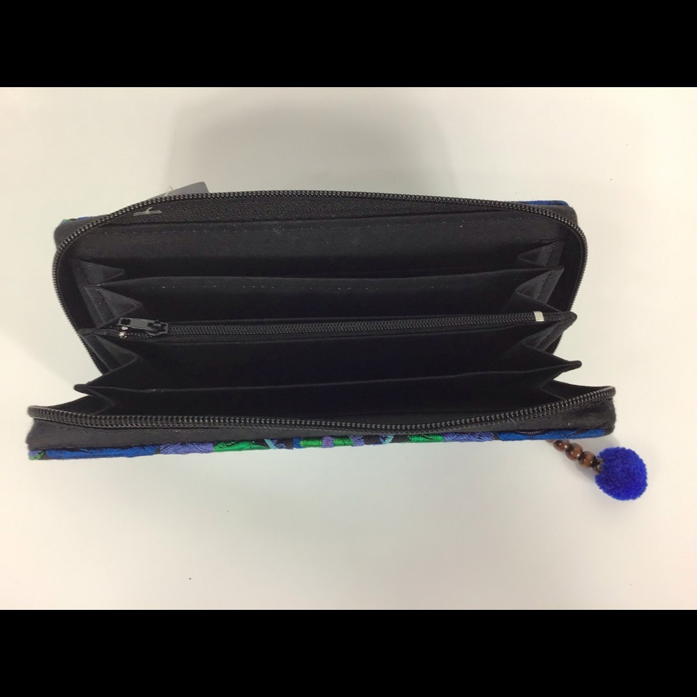 Embroidered wallet - Picture 2 of 5